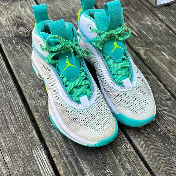 Air Jordan Basketball Shoes - Picture 1 of 6